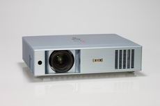 Новый проектор EIKI LC-XB43N с функцией передачи видео по Wi-Fi