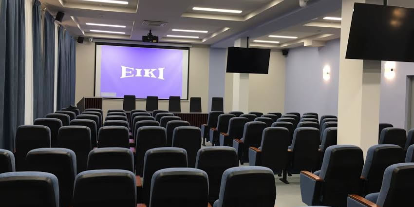 Проекторы EIKI для малых и средних залов