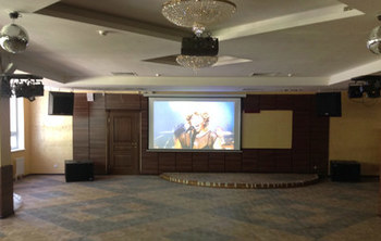 Кинозал на 300 мест с 7-ми метровым экраном в пансионате Волоколамского района (компания MS-MAX)